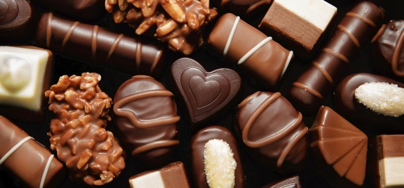 Cầu hôn cùng với chocolate