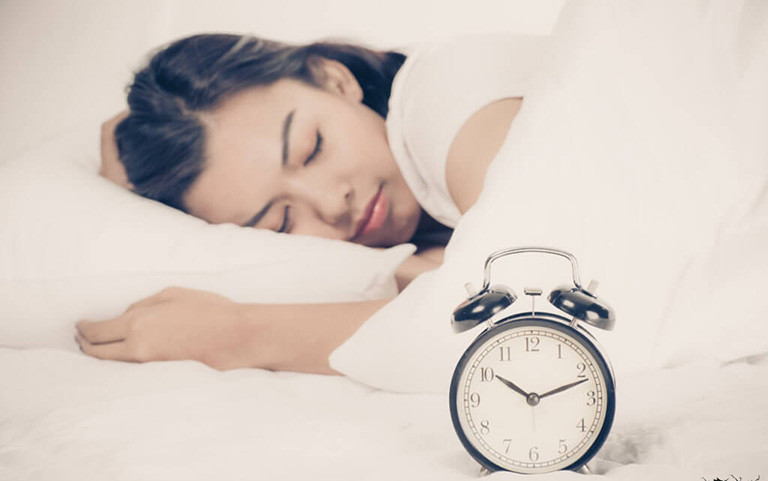 Đi ngủ sớm sẽ khiến cơ thể tránh mệt mỏi, căng thẳng