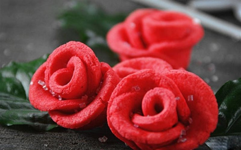 Bánh hoa hồng đỏ