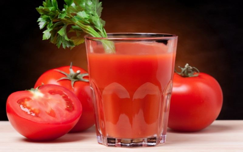Nước cà chua uống trước bữa ăn giúp giảm hấp thụ calo và giảm cảm giác thèm ăn.