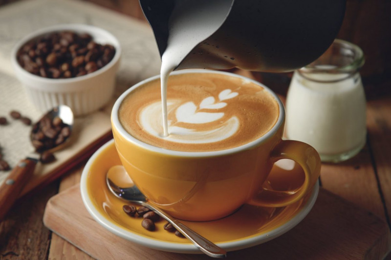 caffeine thực sự làm tăng nặng triệu chứng của hội chứng tiền kinh nguyệt, bao gồm đầy bụng, thay đổi tâm trạng, các cơn đau và co thắt.