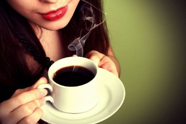 Trong xã hội hiện đại, cà phê trở thành thức uống phổ biến và quen thuộc của cả phụ nữ lẫn nam giới.