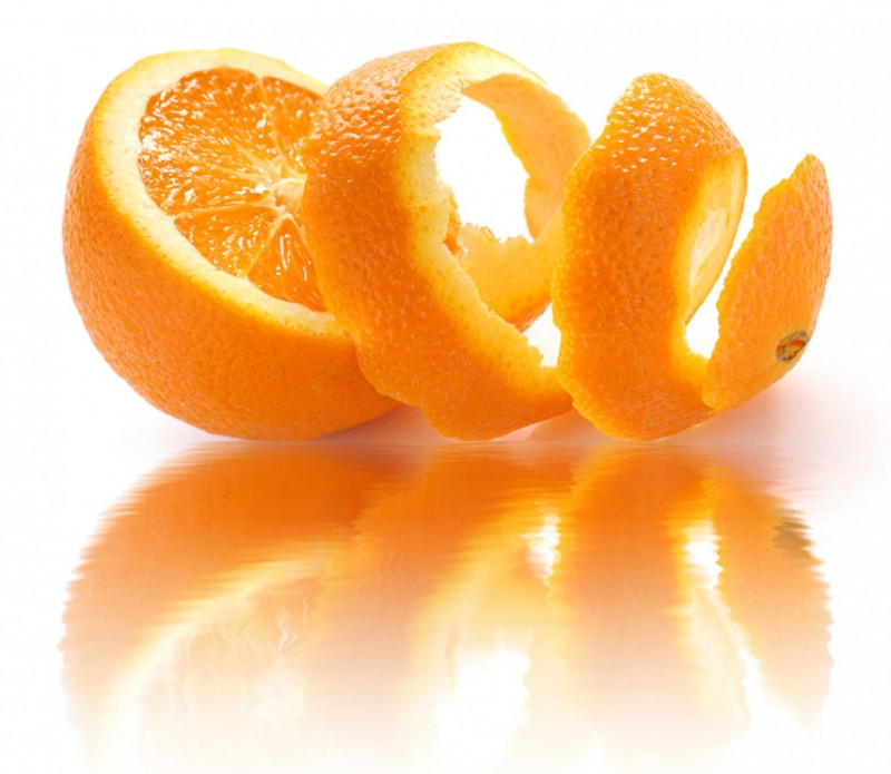 Bên trong vỏ cam cũng chứa rất nhiều chất xơ có lợi cho răng và giúp răng sáng lên nhanh chóng.