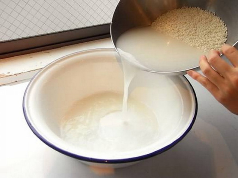 Sử dụng nước vo gạo cho rau củ quả