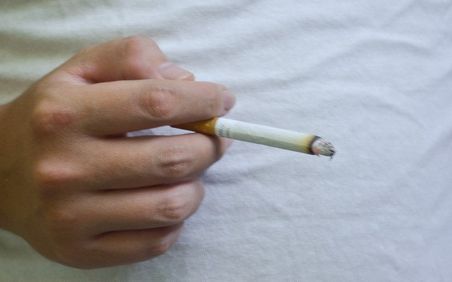 Hút thuốc lá cũng gây nhiều nguy hại cho hệ tiêu hóa của bạn, đặc biệt là dạ dày