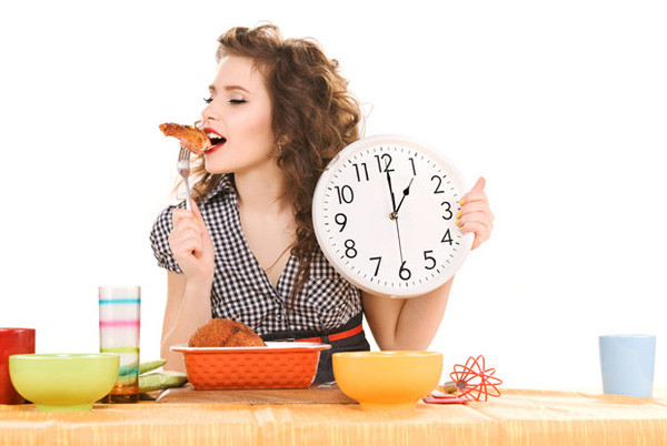 Ăn đúng giờ là một thói quen tốt không những giúp ích cho quá trình tiêu hóa mà còn có tác dụng phòng bệnh loét dạ dày tá tràng