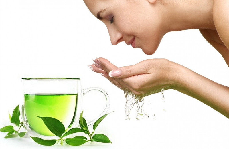 Trong lá trà xanh có nhiều chất diệp lục cùng EGCG chống oxy hóa và nhiều axit có lợi cho da.