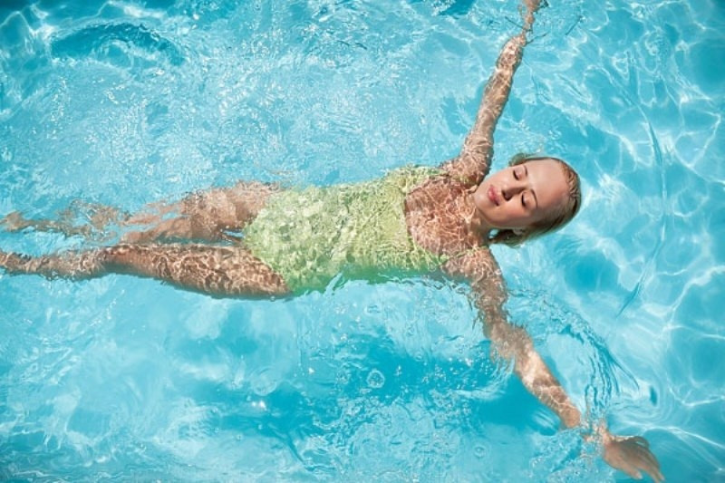 Bơi, một cách tăng chiều cao hiệu quả ở độ tuổi này