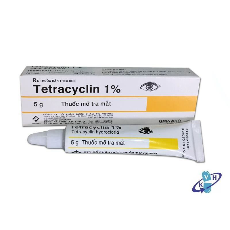 Cách trị mụn mùa hè hiệu quả nhất bạn nên áp dụng - dùng thuốc mỡ tra mắt Tetracyclin