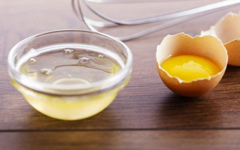 cách chữa rạn da bằng lòng trắng trứng gà