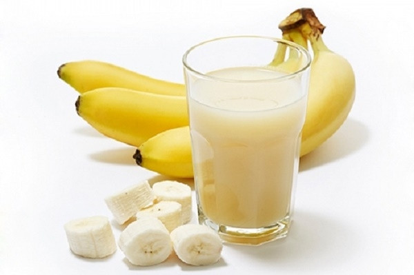 Kết hợp chuối chín cùng với sữa sẽ giúp tăng cường sức khỏe cho hệ xương của bạn