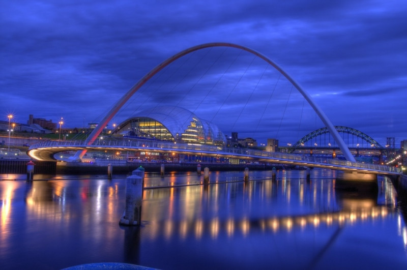 Cầu Gateshead là cây cầu chỉ dành cho người đi bộ và người đi xe đạp