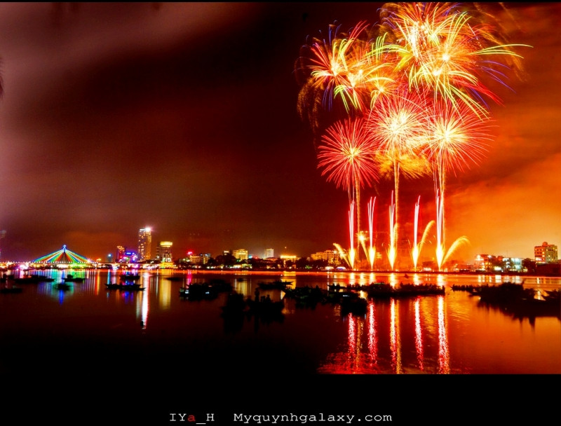 Lễ hội bắn pháo hoa quốc tế tại cầu sông Hàn Đà Nẵng