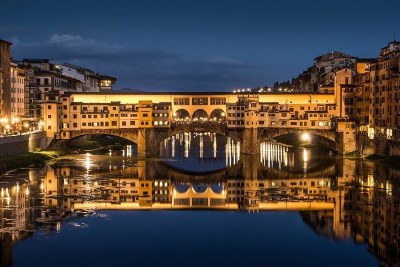 Vẻ đẹp lãng mạn về đêm của Ponte Vecchio