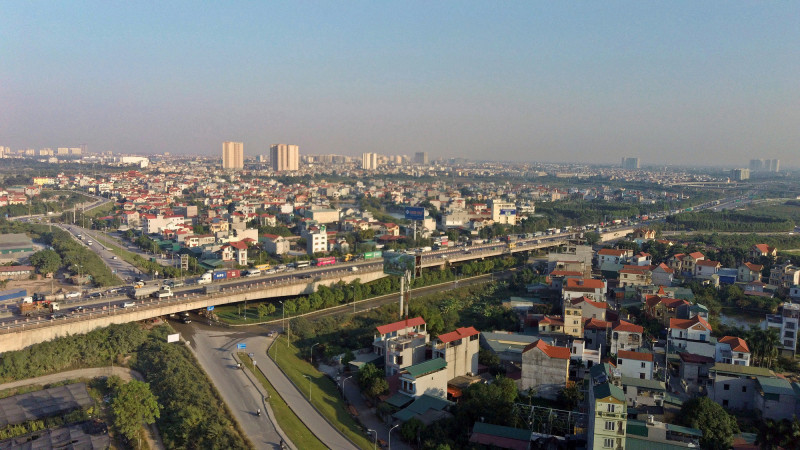 Cầu Thanh Trì là cây cầu lớn nhất trong dự án 7 cây cầu của Hà Nội bắc qua sông Hồng