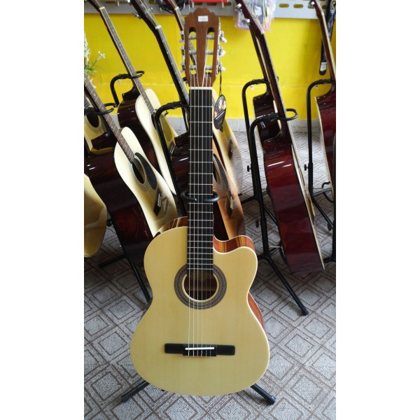 Đàn guitar Samick CNG-3 NAT là một nhạc cụ guitar đặc biệt