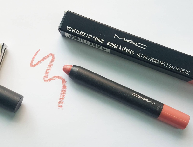 Chì kẻ môi M.A.C velvetease lip pencil