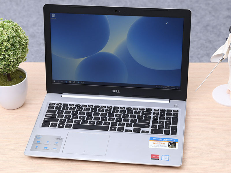 Laptop Dell Inspiron 5570 i5 8250U/4GB/1TB/2GB M530/Win10/Office365/(M5I5238W)