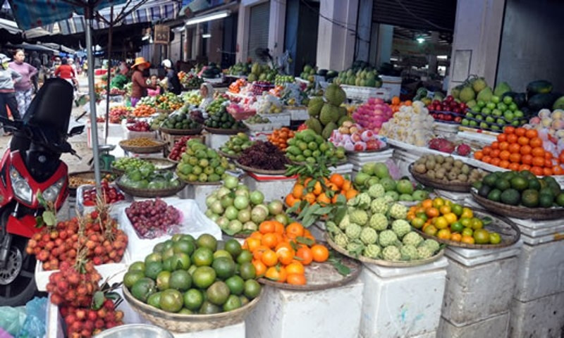 Hoa quả tại chợ vô cùng tươi ngon