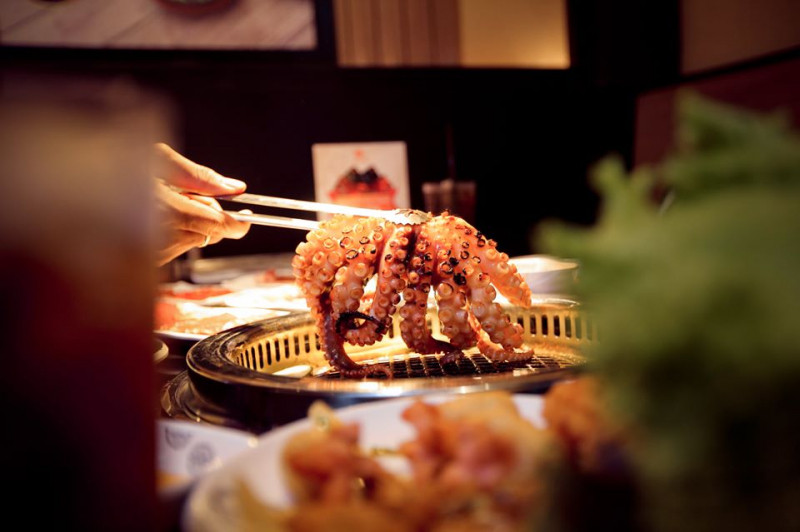 Buffet nướng King BBQ đa dạng, đầy đủ cả các loại thịt và hải sản, được tẩm ướp tinh tế theo phong cách Hàn Quốc.