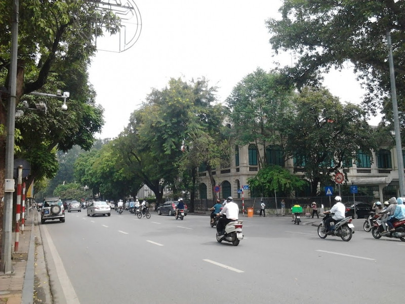 Phố Đinh Tiên Hoàng chính là trung tâm của Hà Nội