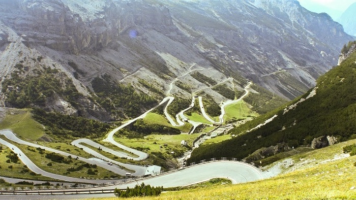 Đường đèo Stelvio ở Italia