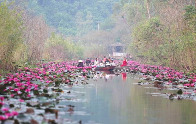 Suối Yến nằm trong khu di tích danh thắng Hương Sơn