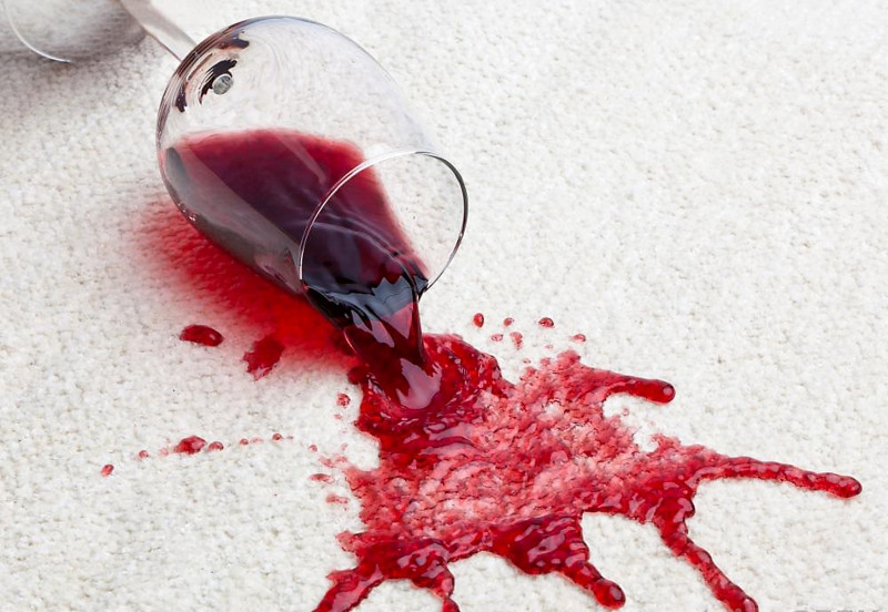 Tẩy sạch vết bẩn do rượu vang gây ra