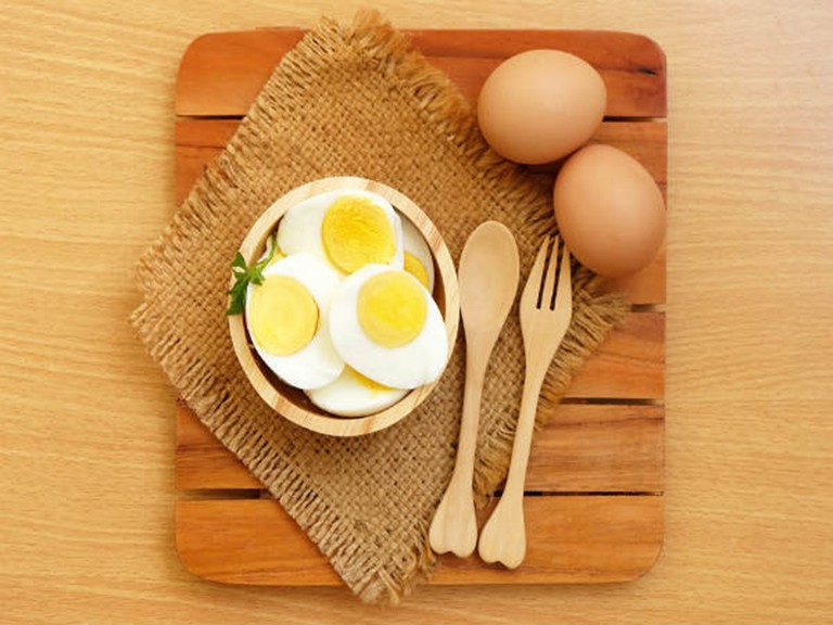 Nên bổ sung trứng gà vào thực đơn hàng ngày bởi những tác dụng tuyệt vời mà trứng mang lại cho bạn