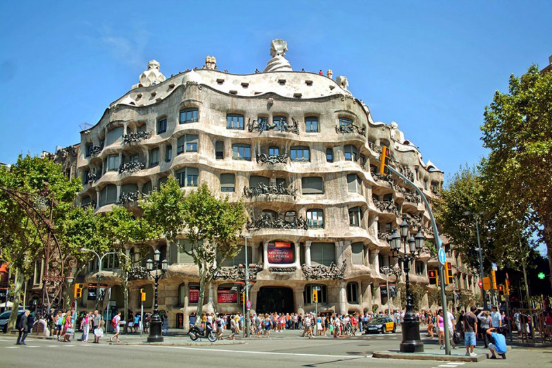 Tòa nhà Casa Mila – Tây Ban Nha