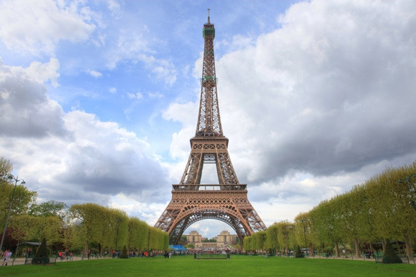 Tháp Eiffel – Pháp