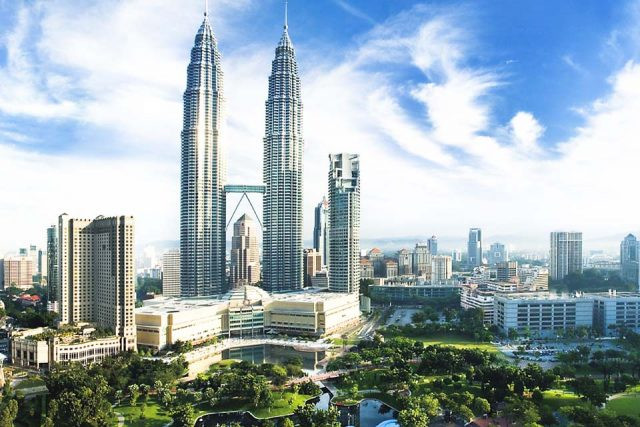 Tháp đôi Petronas - niềm kiêu hãnh của Malaysia