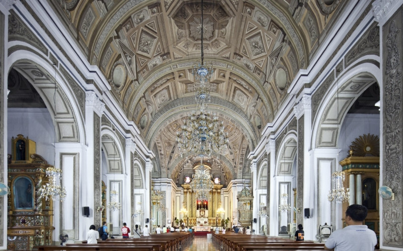 Bên trong Nhà thờ San Augustin