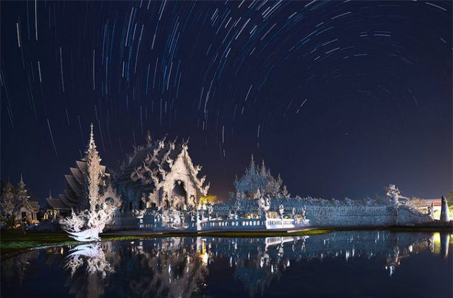 Wat Rong Khun kỳ bí, huyền ảo về đêm