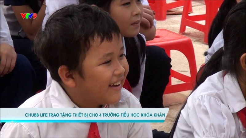 Chubb Việt Nam tặng thiết bị giáo dục cho các trường học
