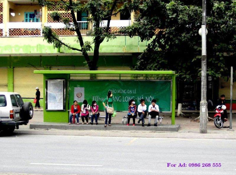 Quảng cáo trên nhà chờ xe bus