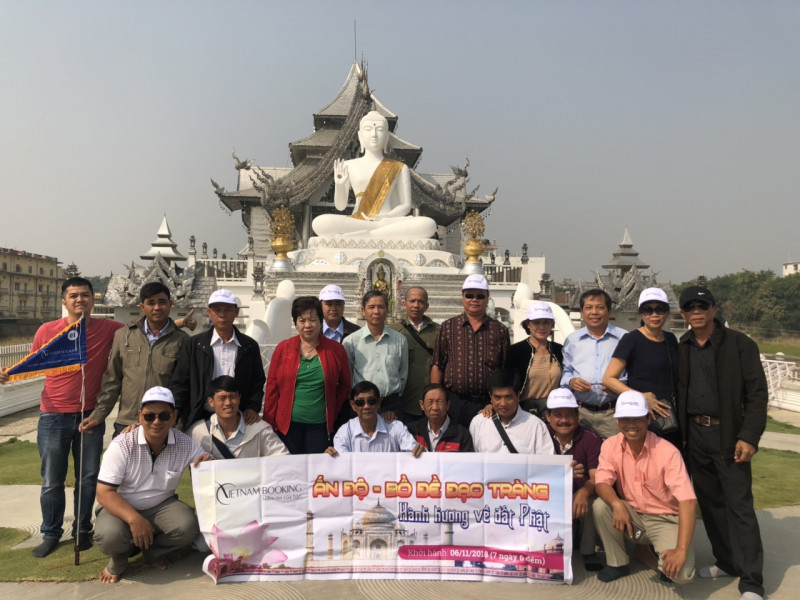 Đoàn khách du lịch Ấn Độ do Vietnam Booking tổ chức
