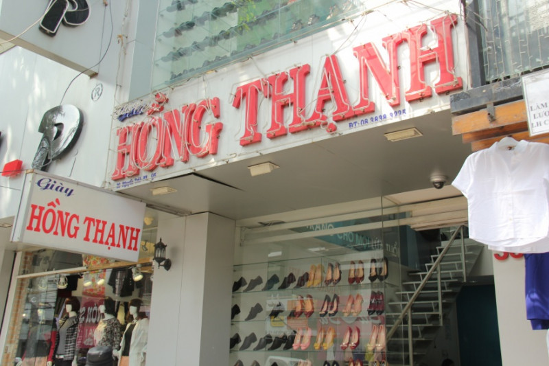 Cửa hàng giày Hồng Thạnh