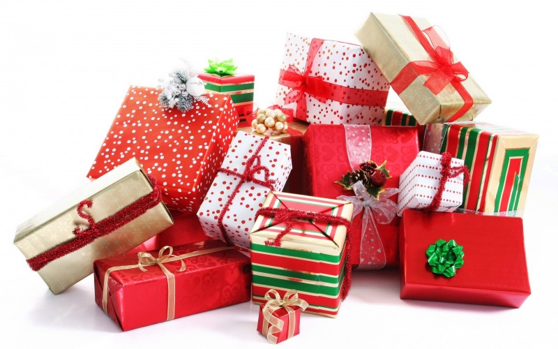 Nở rộ dịch vụ nhân viên bán hàng, gói quà thời vụ dịp Noel