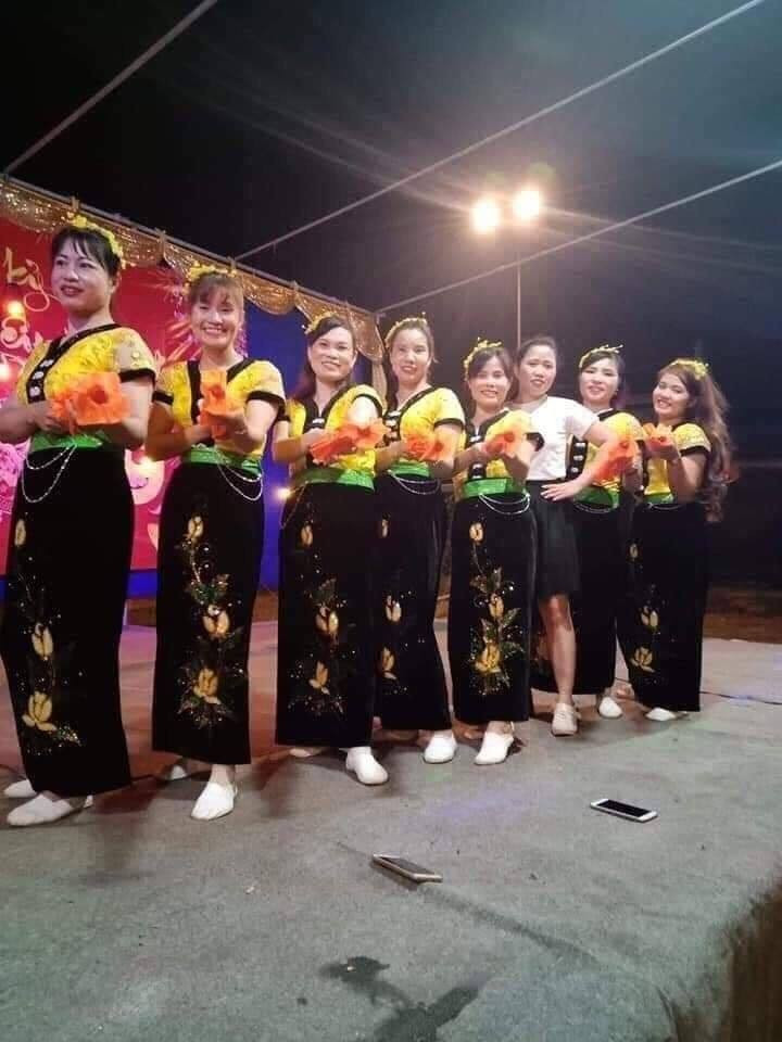 Trang phục biểu diễn Trần Giang