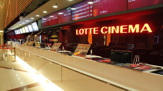 Rạp chiếu phim của Lotte thường nằm tại trung tâm thương mại của Lotte. Bạn có thể đến xem phim, đi dạo, mua sắm, ăn uống,...