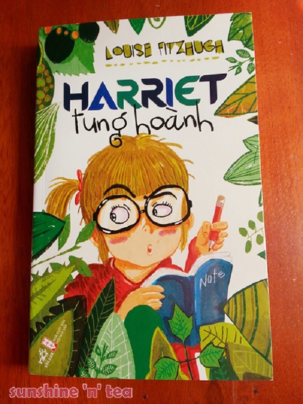 Harriet The Spy” là câu chuyện kể về cô bé Harriet say mê viết lách và cô ước ao trở thành một nhà văn thực thụ.