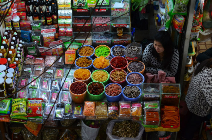 Không khó để tìm chỗ mua rau củ sấy và mứt tại chợ Đà Lạt