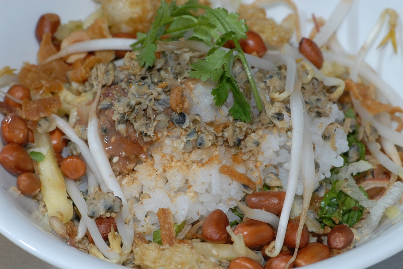 Cơm hến là văn hóa ẩm thực đất Huế