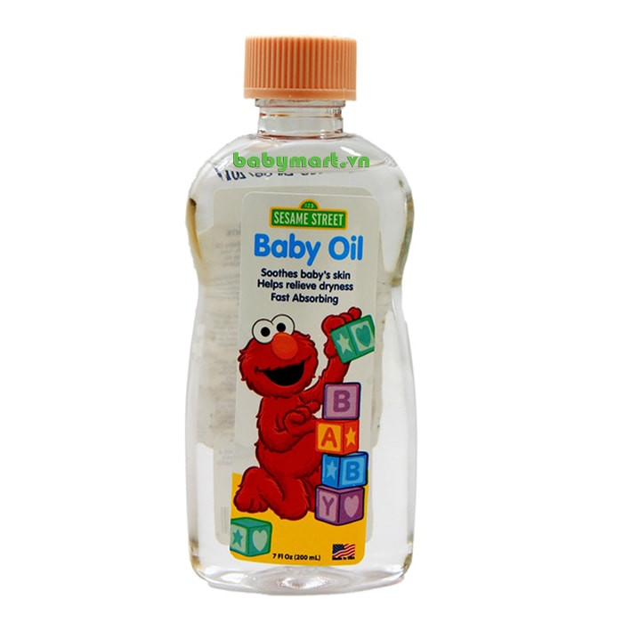 Tinh dầu dưỡng êm dịu dành cho em bé hương hoa cúc Cussons Baby