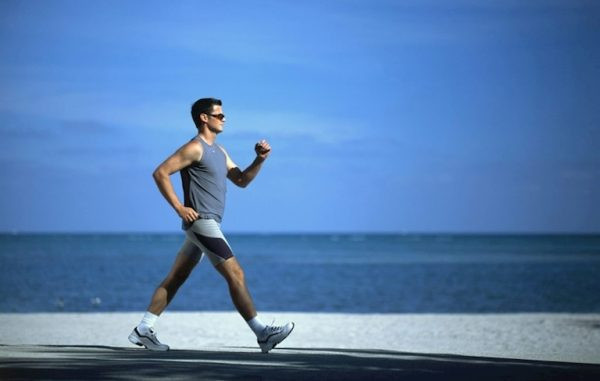 Bạn đi bộ càng nhanh thì bộ não sẽ càng linh hoạt lâu hơn.