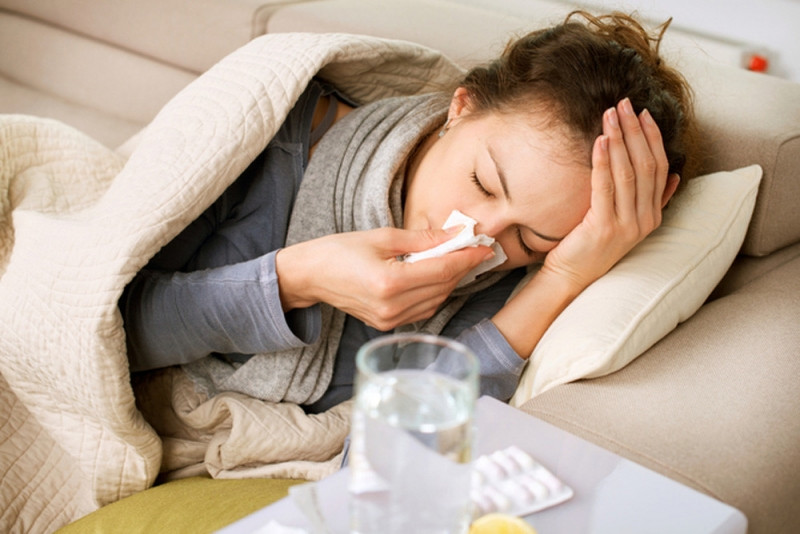 Dễ bị cảm lạnh có thể do thiếu vitamin C hoặc nhiễm virut
