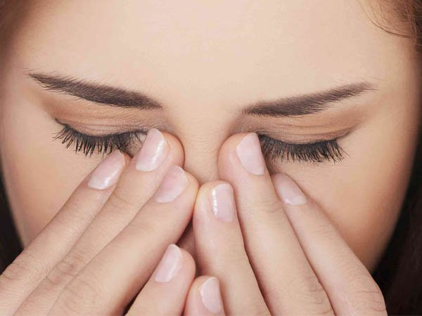 Bệnh mờ mắt chính là một biểu hiện của việc suy giảm thị lực