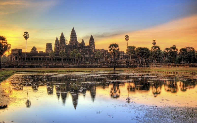 Trong quần thể đền đài thì Angkor Wat là ngôi đền đáng chú ý nhất