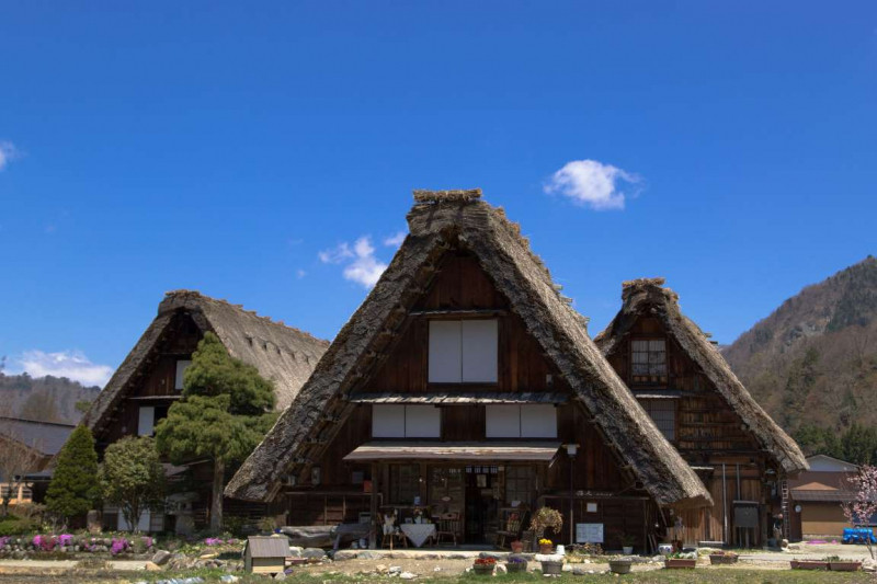 Ngôi làng lịch sử Shirakawa-go và Gokayama (Nhật Bản)